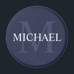 Aimant Monogramme et nom personnalisés Marine Blue<br><div class="desc">Monogramme personnalisé et cadeau de nom caractéristiques personnalisées nom en blanc et monogramme en bleu marine clair comme arrière - plan, dans le style de police serif classique, sur arrière - plan bleu marine. Parfait comme cadeau de vacances, faveurs de réunion familiale, merci cadeau pour les groomsmen et cadeau pour...</div>