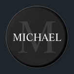 Aimant Monogramme personnalisé et nom noir<br><div class="desc">Monogramme personnalisé et cadeau de nom caractéristiques personnalisées nom en blanc et monogramme en gris comme arrière - plan, dans le style de police serif classique, sur arrière - plan noir. Parfait comme cadeau de vacances, faveurs de réunion familiale, merci cadeau pour les groomsmen et cadeau pour toutes les occasions...</div>