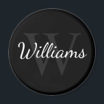 Aimant Monogramme personnalisé et nom noir<br><div class="desc">Le Monogramme personnalisé et le cadeau de nom comprend le nom personnalisé dans le style de police de script blanc et le monogramme dans le style de police de serif gris en tant qu'arrière - plan, sur l'arrière - plan noir. Parfait comme cadeau de vacances, faveurs de réunion familiale et...</div>