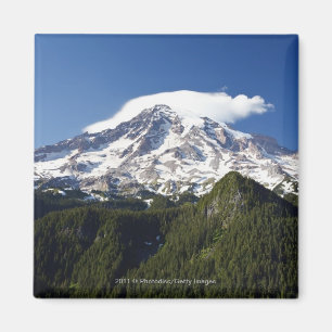 Aimant Montagne couverte par neige avec le ciel bleu et