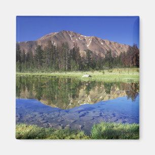 Aimant Montagnes Sawtooth reflétées dans Fourth of July