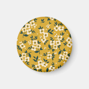 Aimant motif floral vintage, petites fleurs blanches.