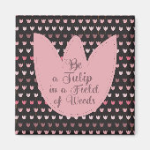 Aimant Motif Tulipe rose simple avec arrière - plan foncé (Devant)