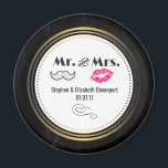 Aimant Moustache & Lèvres M. & Mme Black & Gold Mariage<br><div class="desc">Un aimant mariage au design mariage moderne - des lèvres kissy roses glamour et une illustration de moustache d'apparence rétro masculine. Placez-vous sur un arrière - plan en damier noir avec un cadre circulaire en dégradé doré au centre. Texte dit M. et Mme et vous pouvez personnaliser avec vos noms...</div>