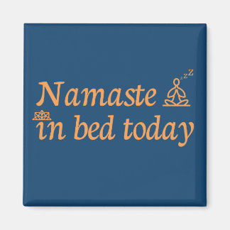 Aimant Namaste in Bed