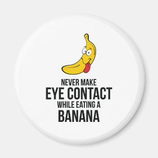 Aimant Ne Jamais Contacter Les Yeux En Mangeant Un Banan