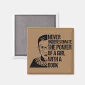 Aimant Ne jamais sous-estimer le pouvoir d'une fille avec (Recto/Verso)