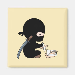 Aimant Ninja minuscule faisant à origami l'étoile de