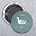 Aimant Nom de mouette mignonne<br><div class="desc">Une mouette coquine debout au bord de l'océan. Idéal pour les amateurs d'oiseaux sadiques et de la côte. Personnalisez en modifiant ou en supprimant le nom.</div>