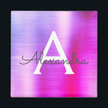 Aimant Nom du monogramme en métal brossé violet<br><div class="desc">Monogramme en métal brossé violet Faux Foil Nom et aimant de partie initial. Cela rend le cadeau parfait pour 16 ans,  mariage,  douche nuptiale,  anniversaire,  baby shower ou bachelorette pour quelqu'un qui aime le luxe glam et les styles chic.</div>