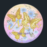 Aimant Nom personnalisé de la maman papillon<br><div class="desc">Papillon Maman magnétique de nom personnalisé par ArtMuvz Illustration. assortir vêtements maman, t-shirts maman, cadeaux de la fête des mères pour Mère, grand-mère. T-shirts de maman, cadeaux d'anniversaire et vêtements. Pour personnaliser cliquez sur "personnaliser ce modèle" puis modifiez les champs fournis pour votre cadeau personnalisé. Vous pouvez ajouter votre nom...</div>