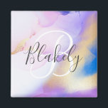 Aimant Nom personnalisé Monogram Purple Aquarelle Luxe<br><div class="desc">Personnalisez facilement ce style glamour abstrait couleur lilas peinture et faux or spray arrière - plan avec vos détails personnalisés.</div>