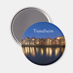 Aimant Norvège Trondheim la nuit