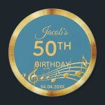 Aimant Notes de musique dorée à 50e anniversaire sur bleu<br><div class="desc">Turquoise arrière - plan bleu vert avec des notes de musique faux or pour une fête de 50e anniversaire. Modèles pour l'âge de 50 ans et nom. Le nom est écrit dans un script de style manuscrit. Lettres d'or et nombre. Pour lui et elle. Parfait comme une faveur ou comme...</div>