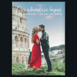 Aimant Notre aventure commence Photo Merci Mariage<br><div class="desc">Fêtez le début de votre nouveau voyage avec notre Notre aventure commence Photo Merci Magnet! Doté de votre photo préférée et d'un design charmant, "Our Adventure Begins", cet aimant est un moyen sincère de remercier vos invités tout en leur donnant un souvenir au trésor. Un mélange parfait de sentiment et...</div>