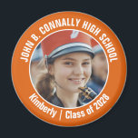 Aimant Orange Marching Band Photo High School Spirit<br><div class="desc">Ce cool customisé de la photo du groupe de marche du lycée présente la typographie blanche de votre équipe et le nom du joueur sur un aimant orange. Personnalisez avec la photo de votre élève et l'année de classe comme un parent fier. Un père et une mère peuvent porter ces...</div>