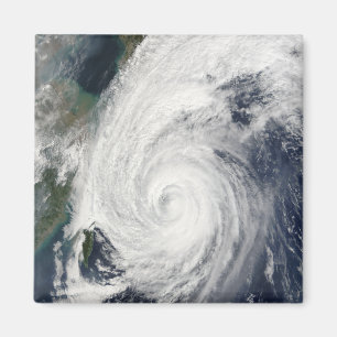 Aimant Ouragan Tokage au sud du Japon