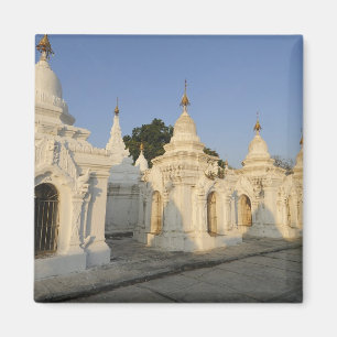 Aimant Pagode Kuthodaw à Mandalay, connue sous le nom de