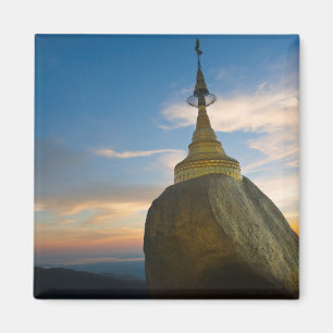 Aimant Pagode Kyaiktiyo au coucher du soleil