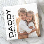 Aimant Papa aux enfants noms fête des pères photo<br><div class="desc">Aimant frigo avec votre photo personnalisée et le texte "Papa" dans une police moderne avec le nom des enfants ou tout autre texte personnalisé à droite. Couleurs noir et blanc ou personnalisées.</div>