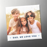Aimant Papa nous t'aimons coeur photo fête des pères bleu<br><div class="desc">Aimant avec votre photo personnalisée et le texte "Papa,  nous t'aimons" ci-dessous flanqué de coeurs bleu clair.</div>