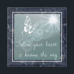 Aimant Papillon en marbre bleu Suivez votre citation du c<br><div class="desc">Citation inspirante sur aimant rêveur avec arrière - plan en marbre bleu foncé.</div>