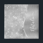 Aimant Parties scintillant d'argent Glam Bling Personnali<br><div class="desc">Personnalisez facilement ce métal brossé argenté et cet aimant à faux parties scintillant glamour avec votre propre nom personnalisé.</div>