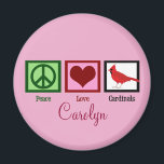 Aimant Peace Love Cardinals Personnalisé rose<br><div class="desc">Les cardinaux me rappellent toujours la beauté de Noël. Un joli signe de paix vert,  un coeur rouge et un bel oiseau cardinal sur un mignon aimant de vacances.</div>