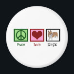 Aimant Peace Love Corgi photo<br><div class="desc">Un joli cadeau de Noël pour les propriétaires de corgi avec un joli signe de paix vert,  le coeur rouge et un beau chien de corgi pembroke.</div>