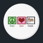 Aimant Peace Love Corgi photo<br><div class="desc">Un joli cadeau de Noël pour les propriétaires de corgi avec un joli signe de paix vert,  le coeur rouge et un beau chien de corgi pembroke.</div>