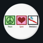 Aimant Peace Love Dentistry<br><div class="desc">Pensez à vous brosser ! Un joli signe de paix, coeur et brosse à dents avec dentifrice pour vous rappeler l'hygiène dentaire.</div>