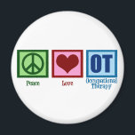Aimant Peace Love ergothérapie<br><div class="desc">Un signe de paix,  le coeur et les lettres OT font un grand cadeau pour un ergothérapeute.</div>