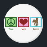 Aimant Peace Love Horses<br><div class="desc">J'adore les beaux chevaux. Un joli signe de paix vert,  un coeur rouge et un cheval brun sur un carré bleu font un joli cadeau équestre aimant.</div>