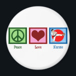 Aimant Peace Love Karate<br><div class="desc">Panneau de paix, coeur, et ceinture noire en karaté.</div>