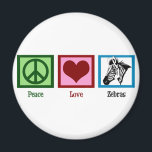 Aimant Peace Love Zebras<br><div class="desc">Un joli cadeau animal avec un signe vert de paix, un coeur rouge et un joli zèbre noir et blanc. J'aime les beaux animaux sauvages.</div>