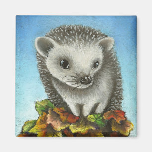 Aimant Petit hérisson sur une grande pile de feuilles