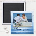 Aimant photo Mariage bleu à rayures<br><div class="desc">Élégant aimant photo Merci de mariage,  avec votre propre photo mariage préférée encadrée par une couleur rayée bleue peinte sur ton avec une doublure d'argent. Magnifique pour un mariage à thème bleu ou un mariage nautique et personnalisable sous l'aimant Enregistrer la date.</div>