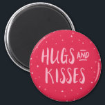 Aimant Pink Hubs et Kisses | Coeurs | Saint Valentin<br><div class="desc">Magnets roses avec des coeurs épars avec les mots "Hugs and Kisses". Ce bel aimant fait de jolies décorations.</div>