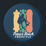 Aimant Plage de Venice Cali Retro Skateboard Freestyle<br><div class="desc">Un design cool et génial pour ceux qui aiment faire du skate board ou du longboard, du skate, faire des tours et des cascades dans le skate park. Cool vintage retro de marchandises de conception en détresse patinage garçon et fille de patinage. Parfait pour les amateurs de sports extrêmes. Grand...</div>