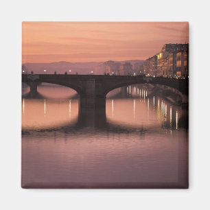 Aimant Pont au-dessus de la rivière Arno au coucher du s