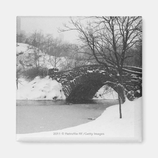 Aimant Pont de pierre sur la rivière enneigée (Devant)
