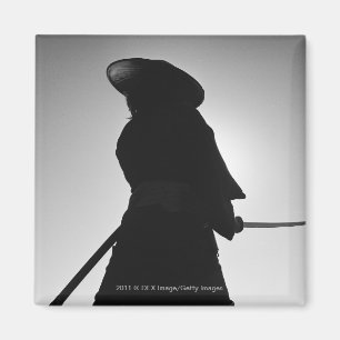 Aimant Portrait d'un guerrier samouraï tenant une épée