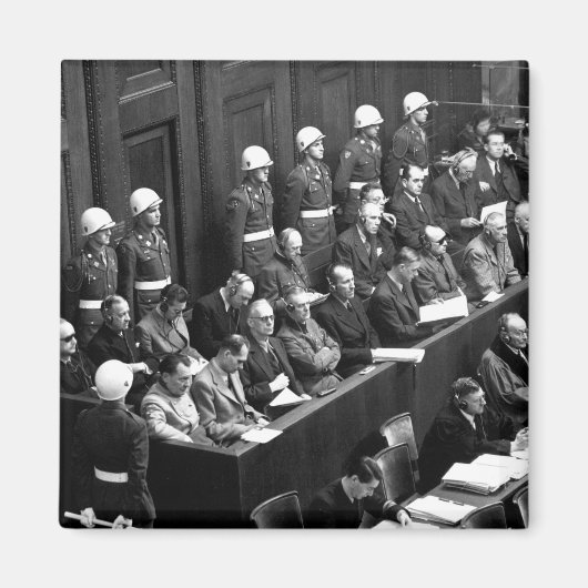 Aimant Procès de Nuremberg. Vue en bas de l'image_Guerre (Devant)