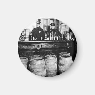 Aimant Prohibition - Speakeasy Police Raid Bootlegger - M