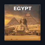 Aimant Pyramides sphinx égyptiennes de Gizeh<br><div class="desc">Le Sphinx et les Pyramides de Gizeh sont parmi les monuments les plus emblématiques et mystérieux de l'Egypte ancienne. Situé juste à l'extérieur du Caire, le complexe pyramidal de Gizeh se compose de trois pyramides massives construites il y a plus de 4500 ans comme tombes des pharaons. La plus grande...</div>