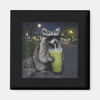 Aimant Raccoon drinking iced matcha latte funny animal