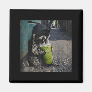 Aimant Raton laveur buvant un latte au matcha mème animal