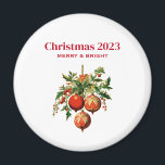 Aimant Red Christmas Baubles avec Holly Festive<br><div class="desc">Un aimant avec une illustration de style vintage. 3 boules de Noël rouges entourées de saints verts et de baies. Design rétro élégant.</div>