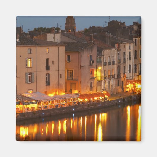 Aimant Restaurants le long de la rivière l'Hérault. L'Hér (Devant)