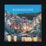 Aimant Riomaggiore Cinque Terre La Spezia Italie Panorama<br><div class="desc">Riomaggiore dans Cinque Terre Ligurie Italie souvenir pour La Spezia et Italie vacances. La nuit du village de Riomaggiore, Panorama dans les Cinque Terre souvenir pour Manarola et Vernazza. Riomaggiore mode de vie coucher de soleil pour les routards et les excursions en ville italienne. Riomaggiore La Spezia et les Cinque...</div>